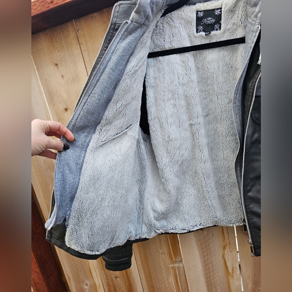 Womens Grey Jacket with Fuzzy Lining - Picture 2 of 4